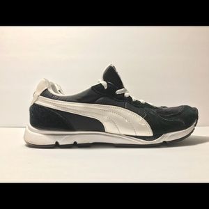 Puma Size 7.5 Black and White (🚚Moving Sale)